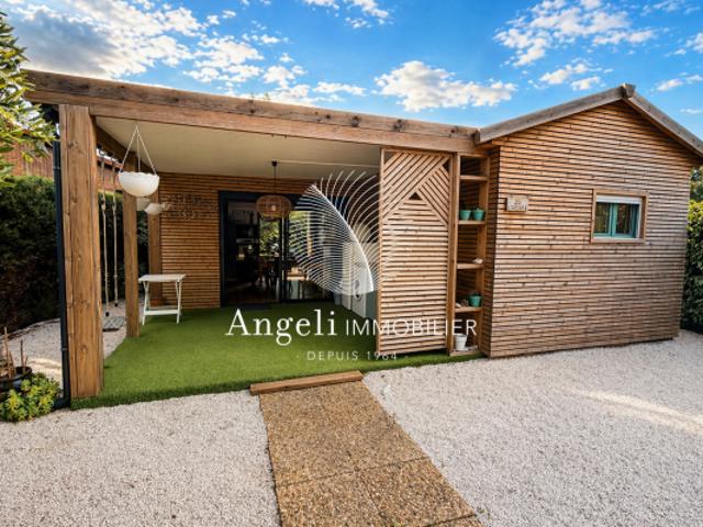 DOMAINE DES BAUX: SUPERBE HABITATION LEGERE