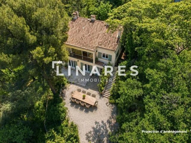 DOMAINE DES CIMES Propriété de 165m² sur 4186m² de terrain Terrasse Garage 13011