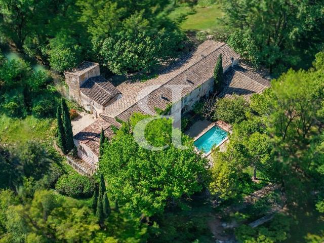 Domaine d'exception à vendre proche de Gordes avec vue dégag. 430m² Gordes