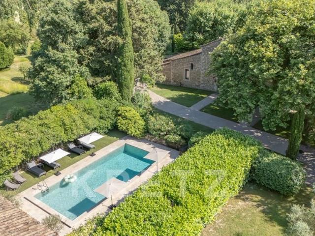 Domaine d'exception à Avignon Mas provençal rénové de 585m2. 585m² Avignon