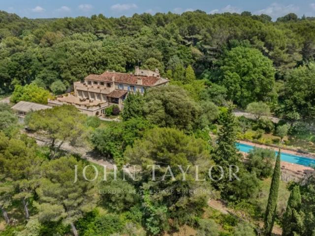 Domaine d'Exception à Mougins avec un parc de 2,7 Hectares