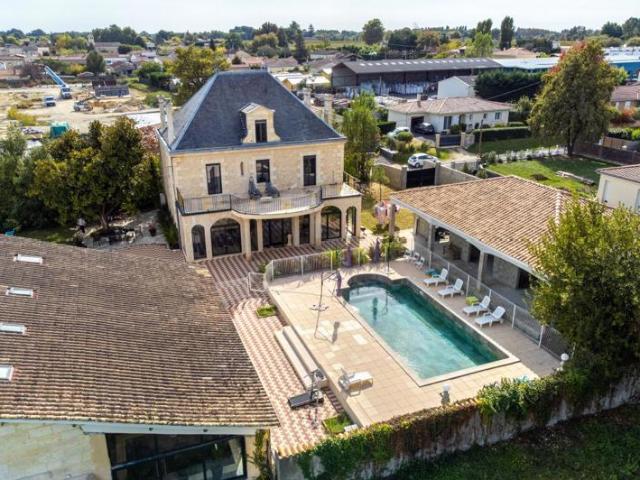 Domaine d'exception aux portes de Bordeaux – Château Napoléon III rénové, 2 villas, immeuble de rapport et revenus locatifs immédiats