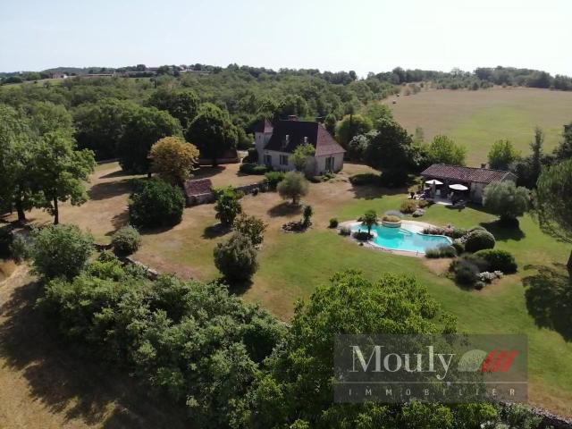 Domaine D'exception Au Milieu De Ses 27 Hectares 250m² Séniergues