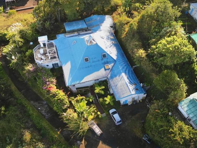 Domaine d'exception avec vue mer sur 3 470 m² de terrain et fort potentiel d'investissement à Tan Rouge