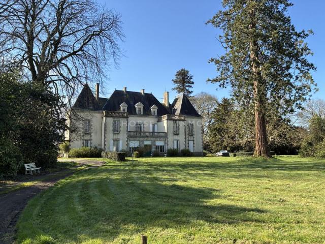 Domaine d'exception avec château XIX, gîtes et 13 hectares