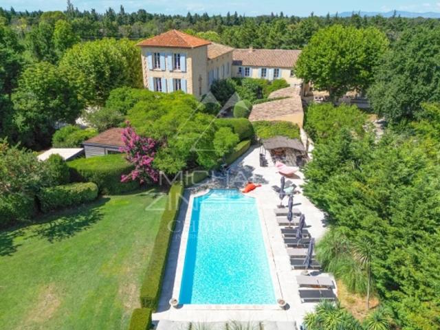 Domaine d'Exception avec piscine aux Portes de L'Isle sur la Sorgue