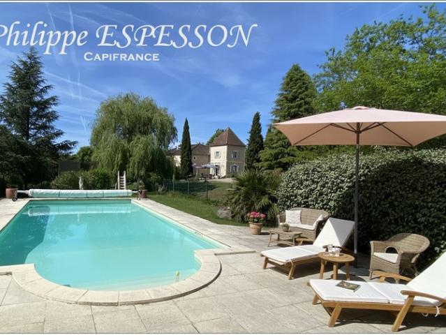 DOMAINE D'EXCEPTION AVEC PISCINE SUR UN PARC DE 8 HECTARES AVEC AOC