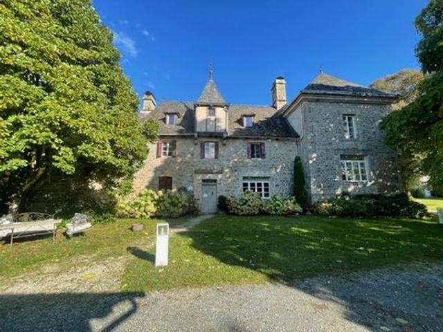 Domaine d'exception dans la vallée de la Dordogne  Idéal pour un village de vacances ou un centre de retraites