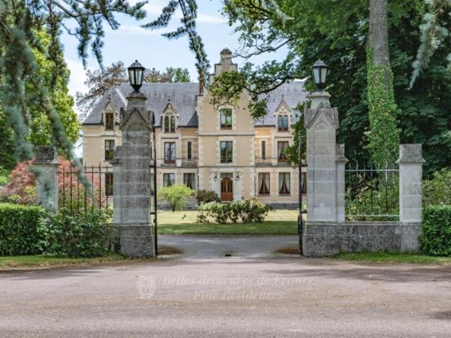 Domaine d'exception de plus de 340 ha et son installation équestre au cœur d'un vaste territoire forestier