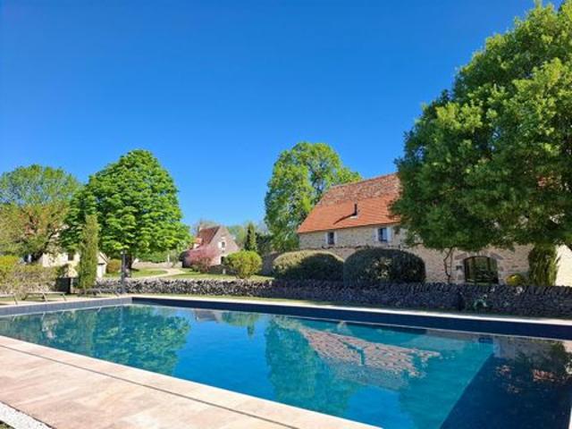 Domaine d'exception du XVIIIe siècle, composé de 4 gîtes et maison d'habitation,exploitable immédiatement !