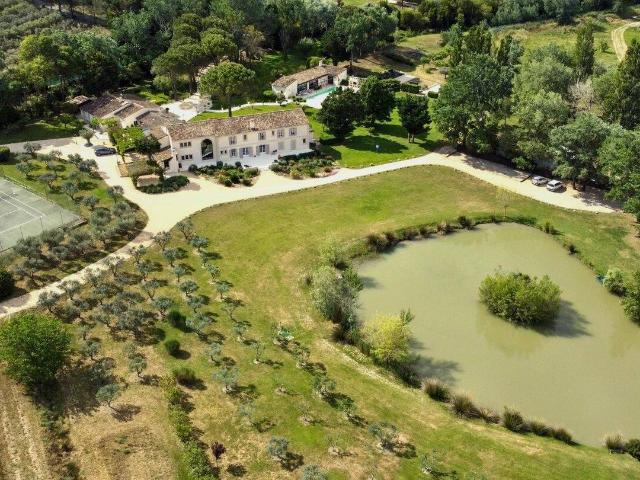 DOMAINE EN PROVENCE / PARC REGIONAL DES ALPILLES