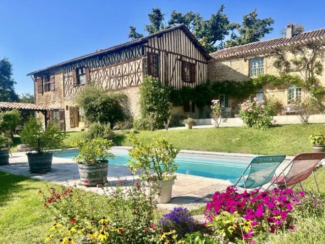 Domaine Equestien d’exception 14 Hectares vue Pyrénées