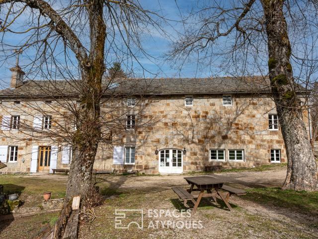 Domaine équestre aux confins de l'Ardèche et de la Haute Loi. 560m² Le Chambon sur Lignon