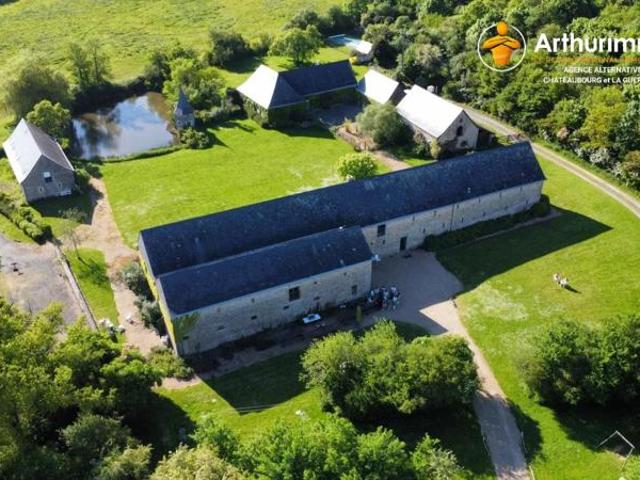 Domaine équestre de 29 hectares avec gîte