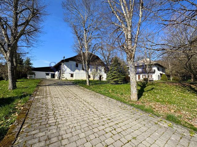 Domaine Equestre d'exception. Entre Geneve et Annecy