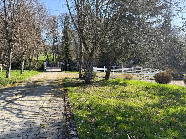 Domaine Equestre d'exception. Entre Geneve et Annecy