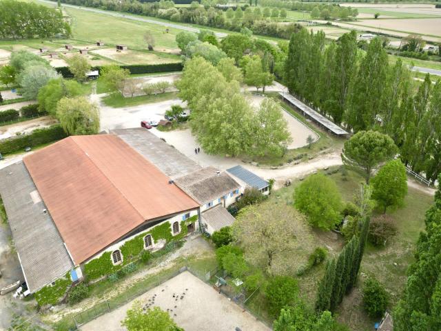 Domaine équestre d'exception sur 5 ha secteur Aix en Provenc. 110m² Pertuis