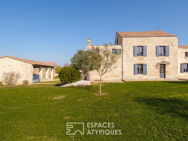 Domaine familial en pierre et ses dépendances à proximité de. 405m² François