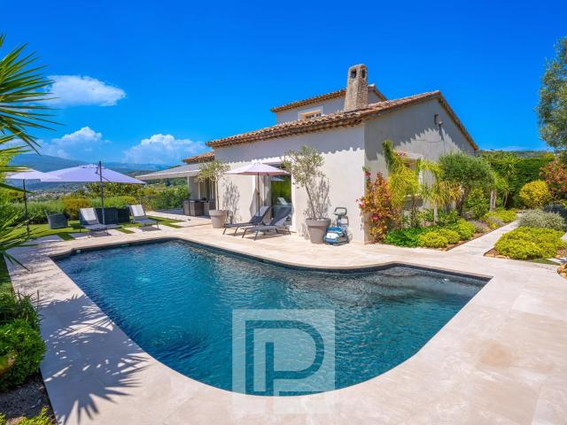 Domaine fermé — Élégante villa provençale rénovée avec vue p. 220m² Mougins