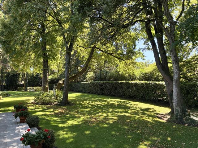 Domaine Guirgeh: Zeitlose Eleganz im Herzen von Vandoeuvres