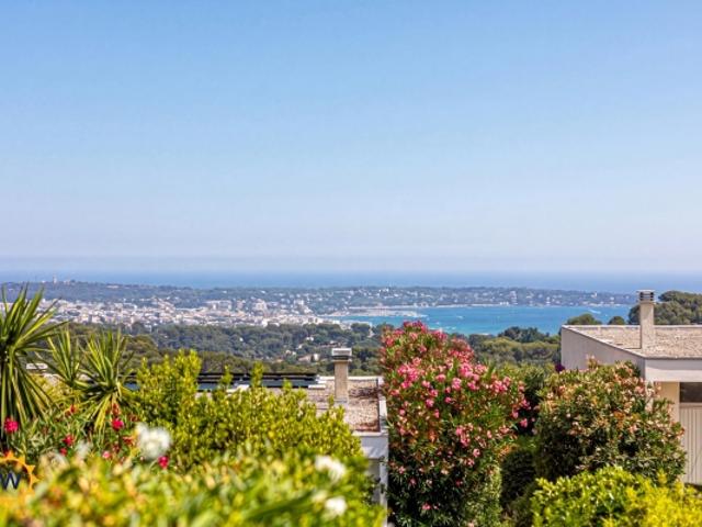 Domaine Hameau de Puissanton – Maison 148m² avec vue mer panoramique, jardin, piscine et tennis