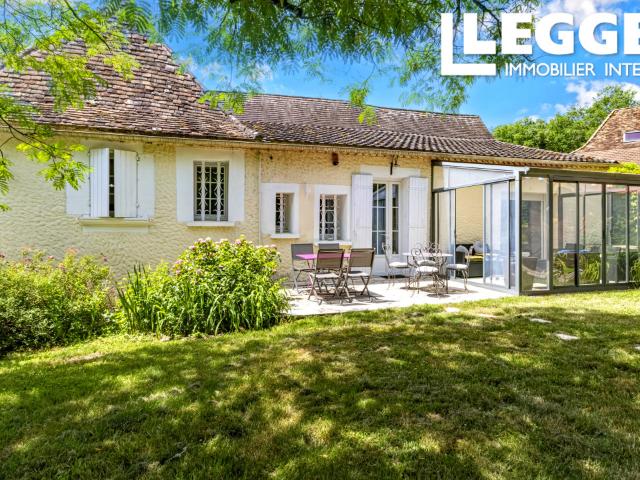 Domaine périgourdin rénové avec gîte rentable, piscine et parc privé à quelques minutes de Bergerac