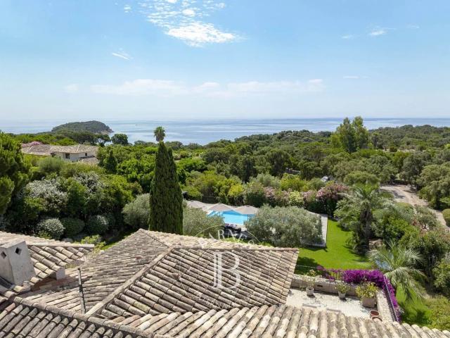 Domaine privé de Punta d'Arasu, Villa vue mer, 7 chambres, p. 250m² Sainte Lucie de Porto Vecchio