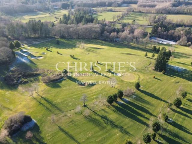 Domaine privé de 21,4 ha avec golf 9 trous, lacs & potentiel. 194m² Périgueux