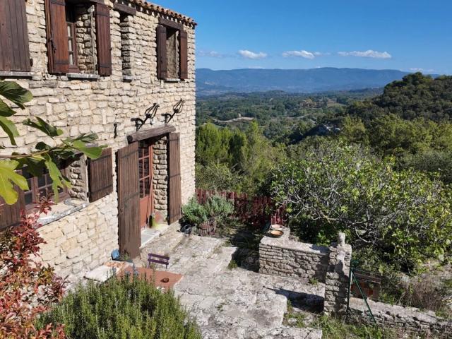 Domaine provençal de 5,3 hectares à Bonnieux Mas en pierre 274m² Bonnieux