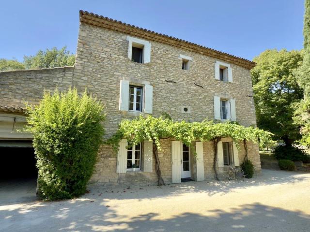 Domaine provençal intemporel proche de Goult – Mas en pierre. 350m² Goult