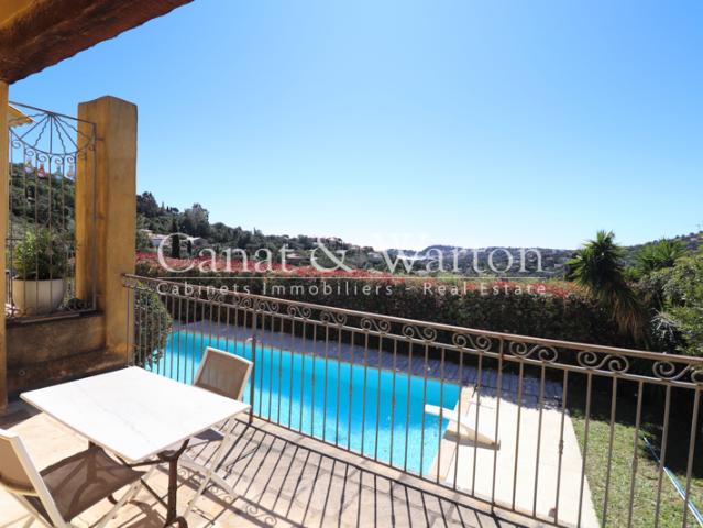 DOMAINE RECHERCHÉ À CAVALAIRE: VILLA AVEC VUE MER & PISCINE