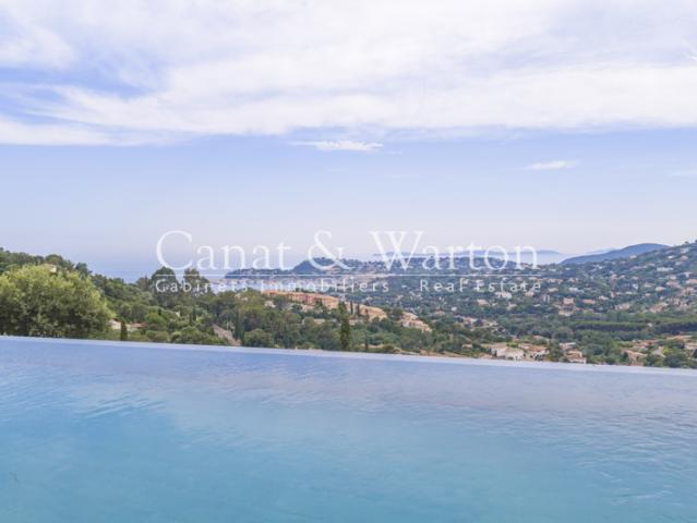 DOMAINE RECHERCHÉ DE CAVALAIRE: VILLA AVEC VUE MER & PISCINE