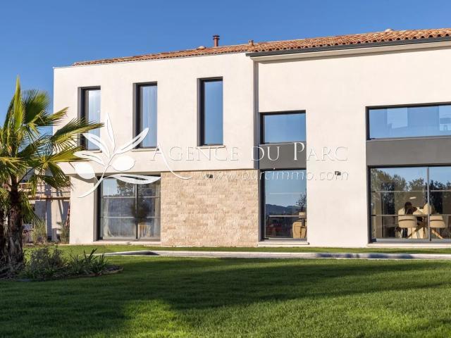 Domaine sécurisé villa au calme vue dégagée 180m² Biot