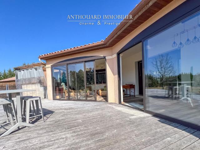Domaine touristique sur 3ha, piscine 401m² Belvès