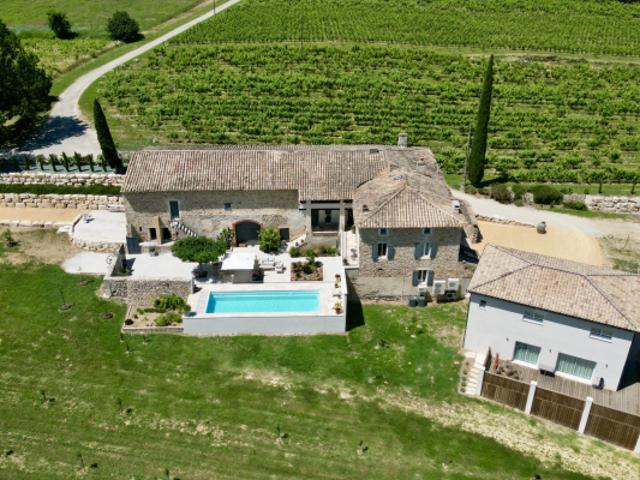 Domaine viticole biodynamique de 10 hectares avec mas proven