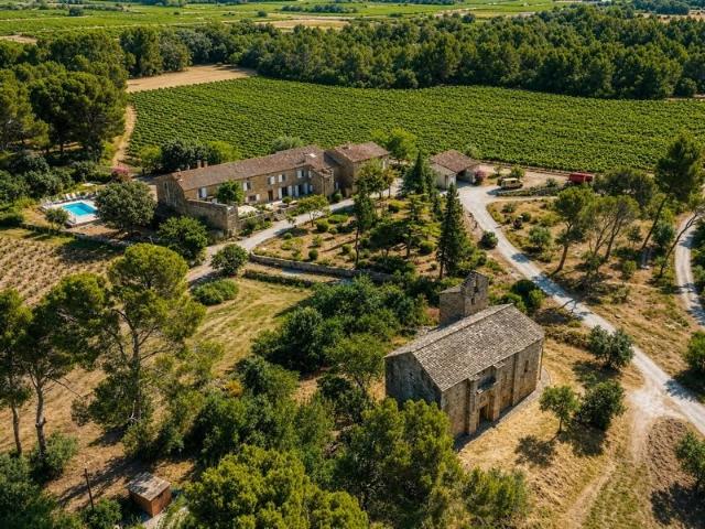 Domaine viticole d'exception de 47 hectares avec mas en pier. 446m² Cesseras