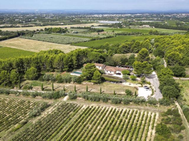 Domaine viticole & Villa contemporaine Art de vivre en Pro. 320m² Mazan