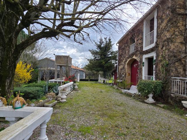 Domaine viticole 180 m² + dépendances + hangar – 6 754 m² – 15 min Carcassonne / Limoux