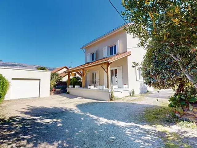 Domène 38420 Achat / Vente maison 6 pièces t6 au dernier étage cave