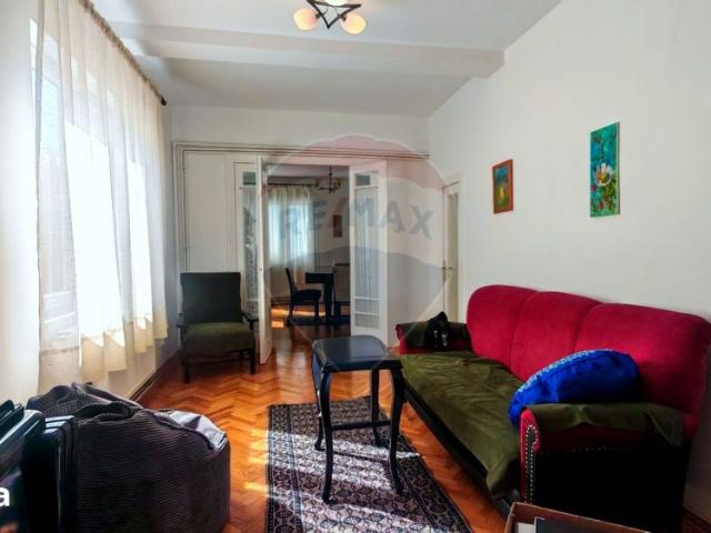 Domenii – Apartament ideal pentru birouri și activități profesionale