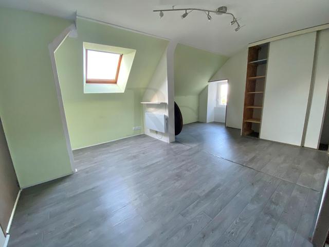 DOMFRONT EN POIRAIE: appartement T1 20 m² à louer