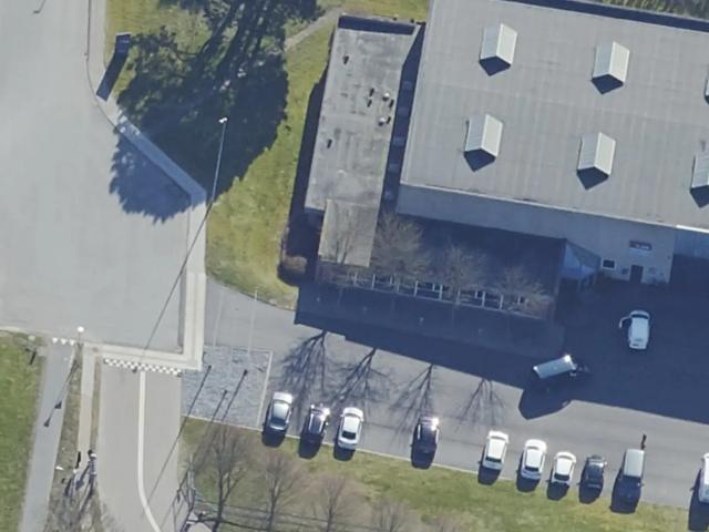 Domicil med gode parkeringsforhold. Velindrettet lager og logistikejendom. Ca. 1.800 m² lager og ca. 280 m² kontor