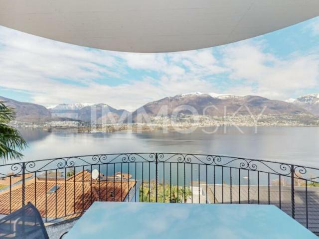 Dominando il Lago Maggiore con il sole tutto l'anno