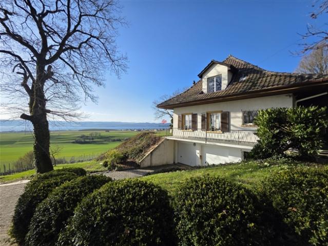 Dominante Villa, absolute Ruhe und Seeblick
