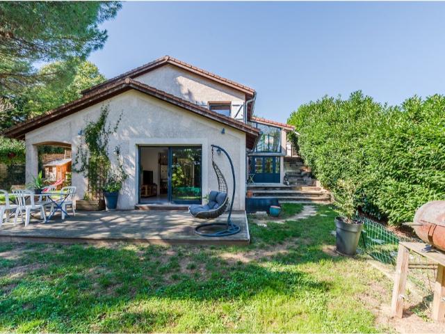 DOMMARTIN, MAISON SUR DEUX NIVEAUX AVEC JARDIN