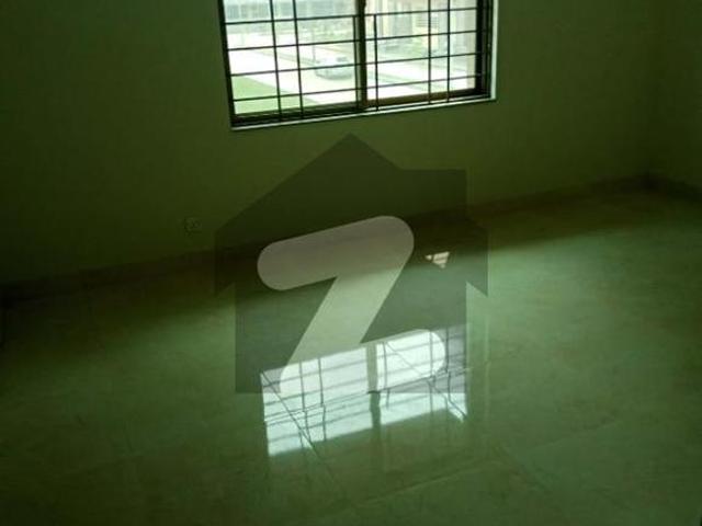 Don't miss out this beautiful apartment For Rent Askari 11