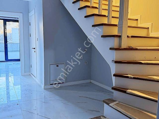 Döngel Mah. Villa Tadında 3+1 Bahçe Dubleks