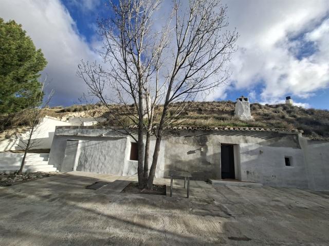 Doble Casa Cueva con Carácter y Potencial – Baza Granada A. 100m² Baza