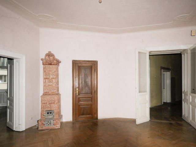 DÖBLING SANIERUNGSBEDÜRFTIG HERRLICHE 4 ZIMMER WOHNUNG IN TOP LAGE