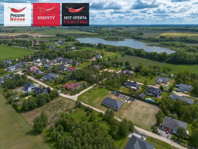 Działka 1400 m2 w spokojnej okolicy, media w drodze
